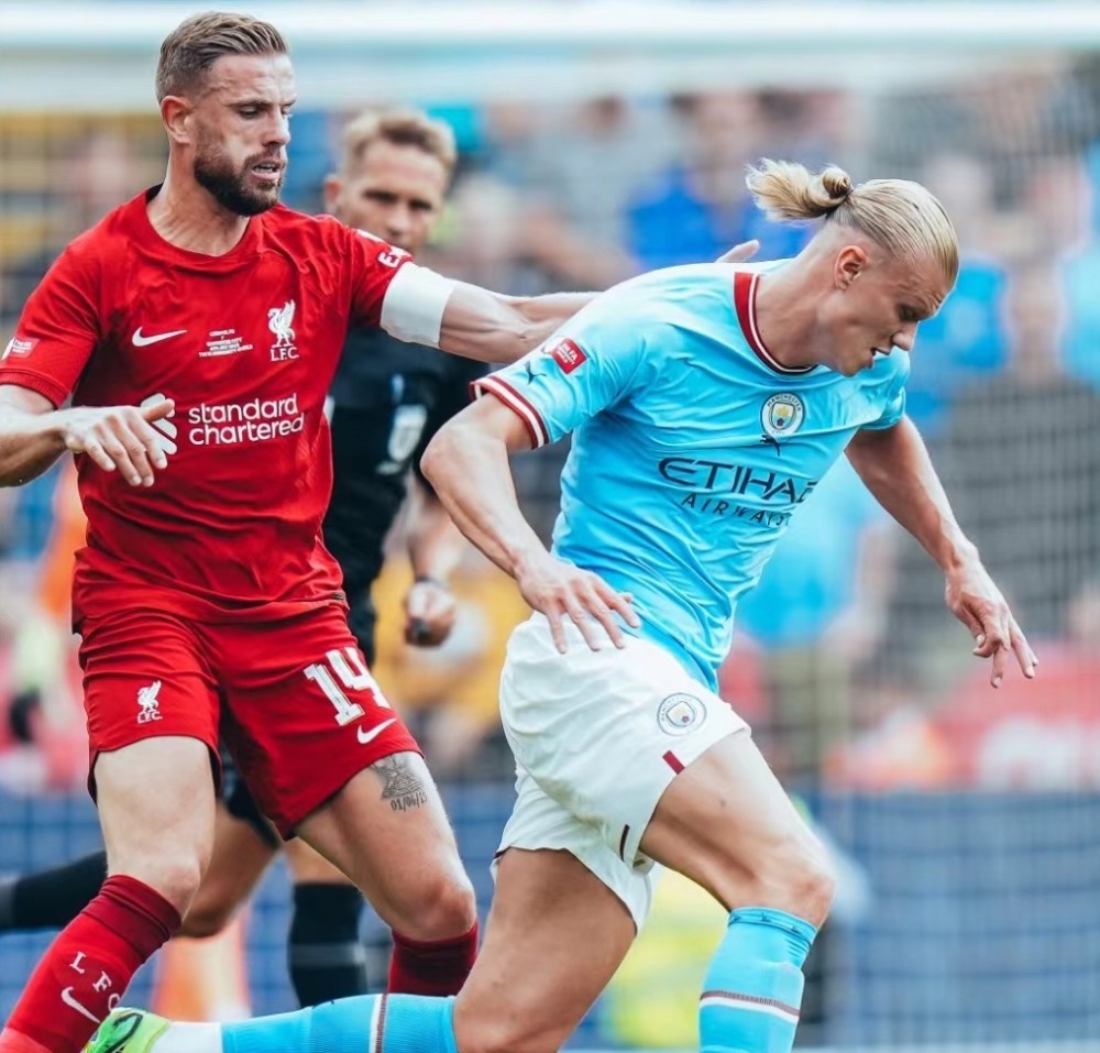 皇冠-包含哈兰德焦点对战，萨拉赫与30激战切尔西分钟，战术调整胜负难料！赛场气氛高涨的词条-皇冠