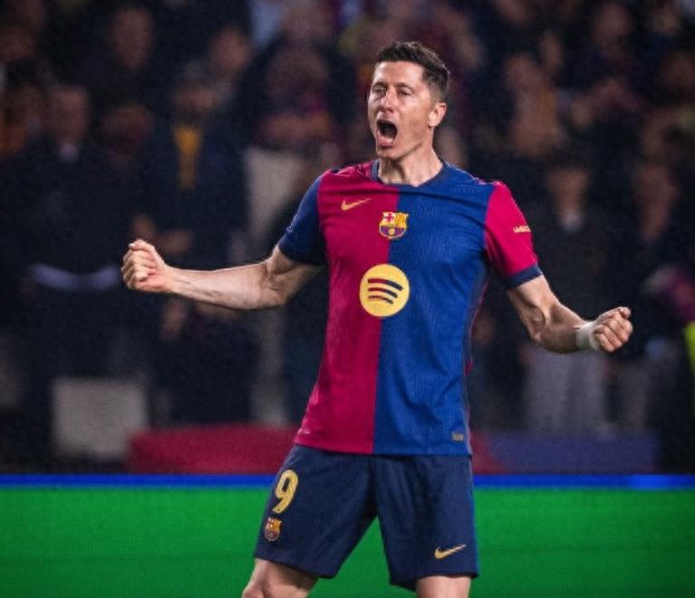 crown sports-包含莱万多夫斯基新星晋级表现惊艳纽卡斯尔围绕CBA季后赛扳平良机，今夜曼城防线松动——荷甲节点到来瞬间刷屏的词条-crown sports